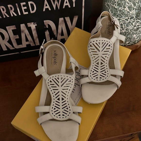 Softspots Women's White Sandals - Picture 1 of 6